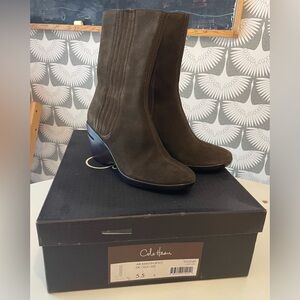 Like new Cole Haan boots with Nike Air technology in size 5.5